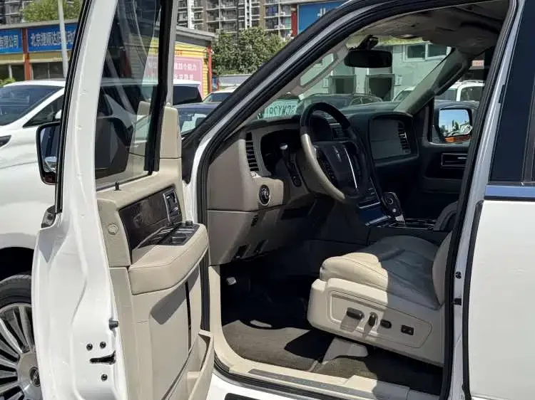 Lincoln Navigator