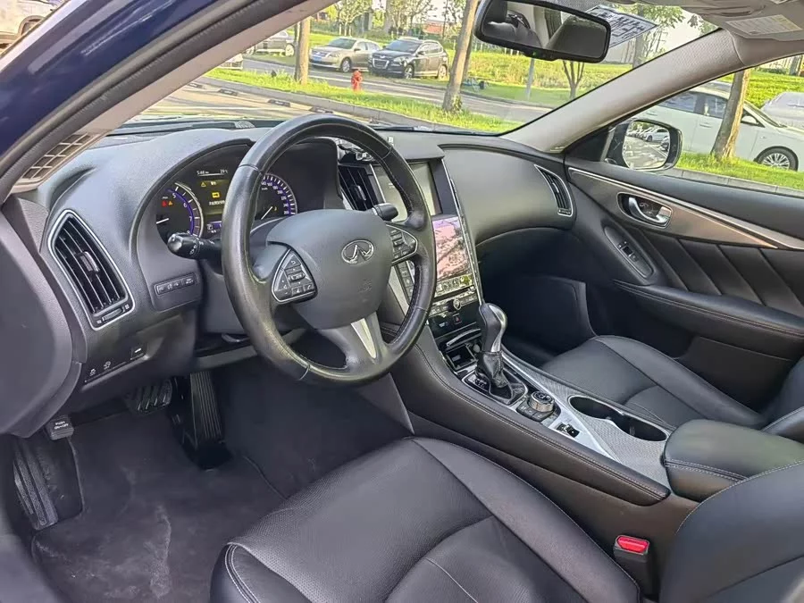 Infiniti Q50L