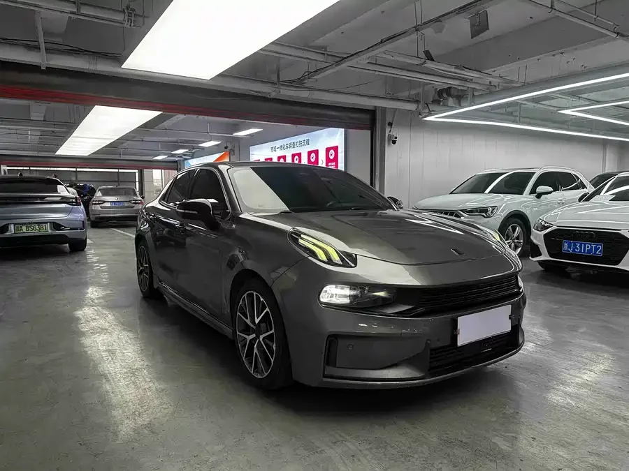 Lynk & Co 03