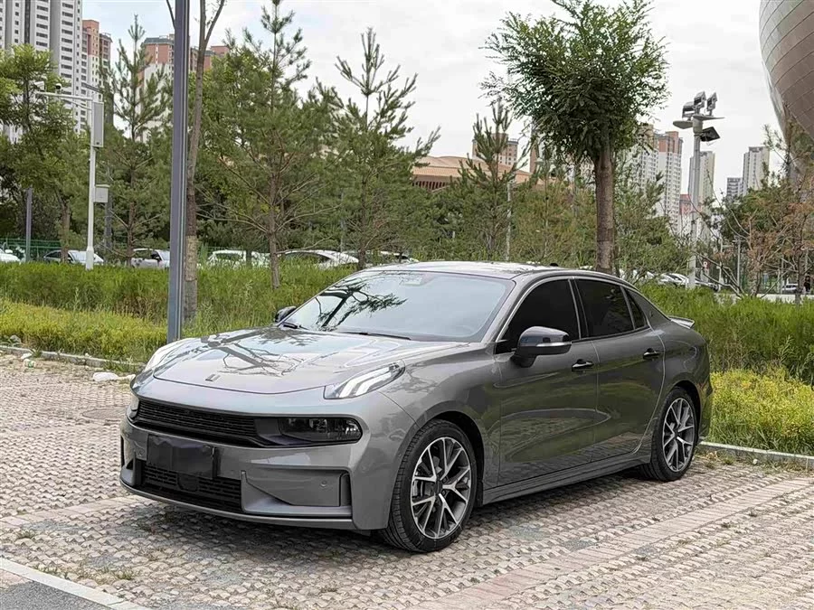 Lynk & Co 03
