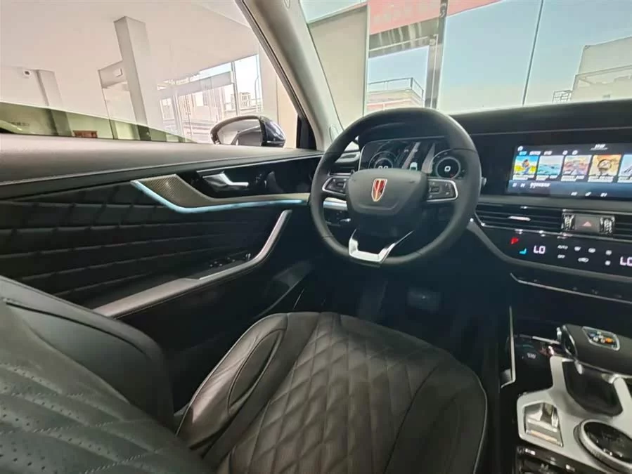 Hongqi HS5