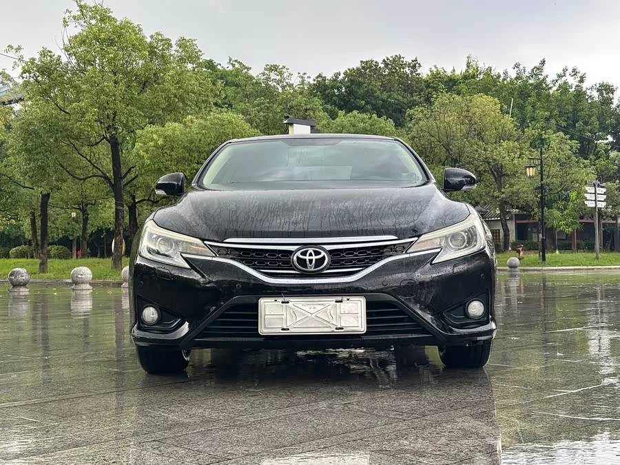 Toyota Reiz