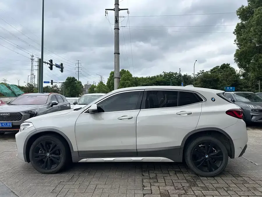 BMW X2