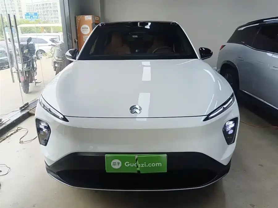NIO EC7