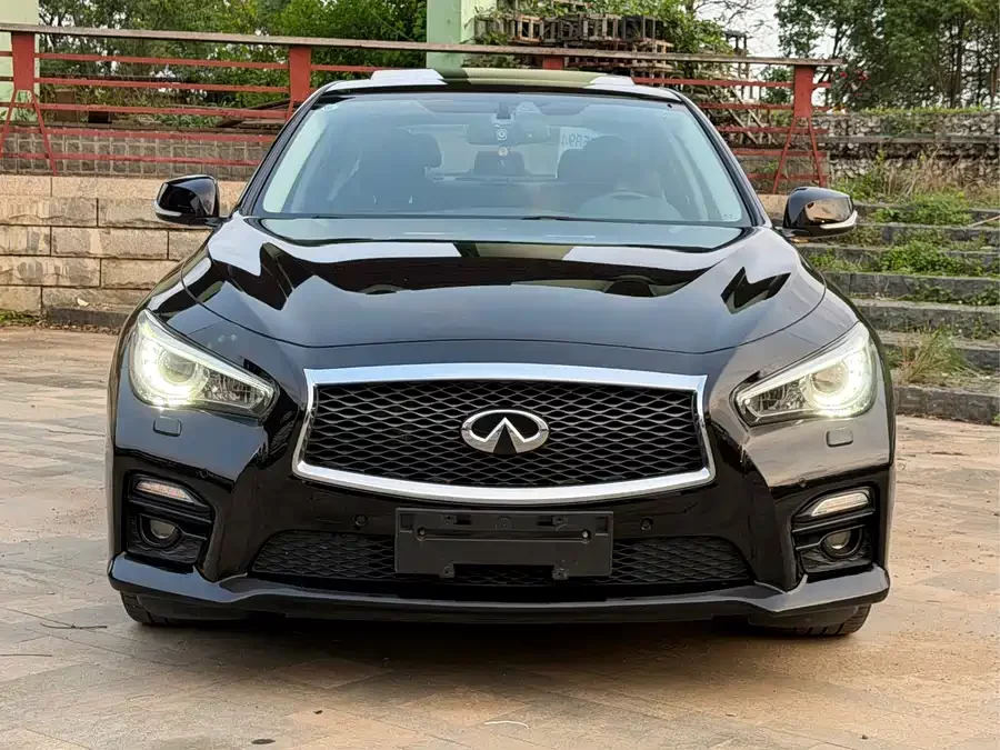 Infiniti Q50L