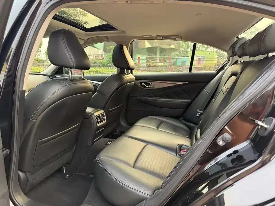 Infiniti Q50L