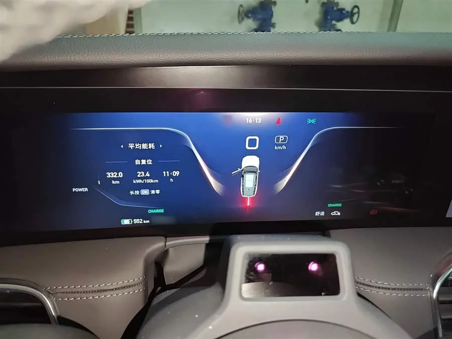 Hongqi E-HS9