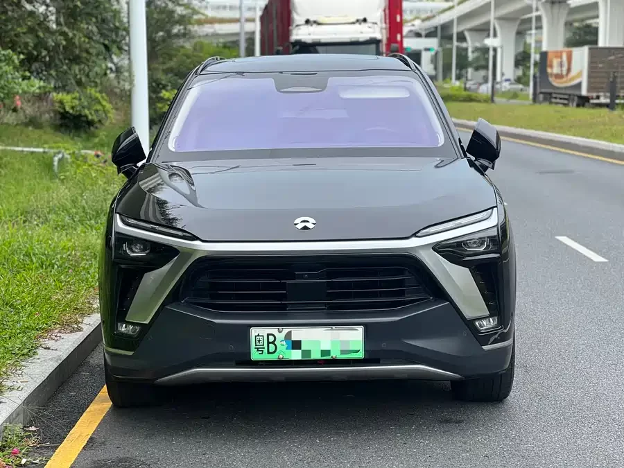 NIO ES8