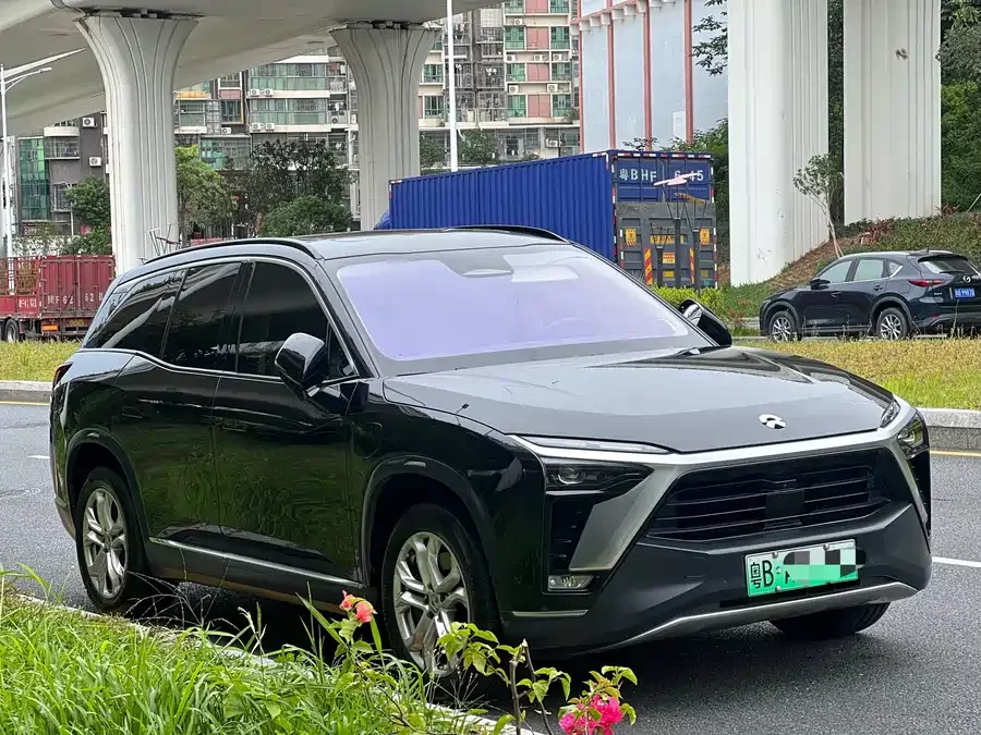NIO ES8