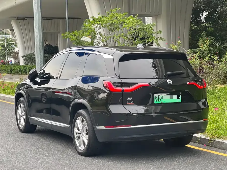 NIO ES8