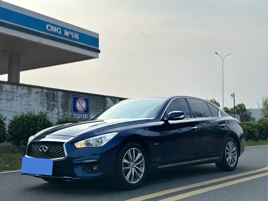 Infiniti Q50L