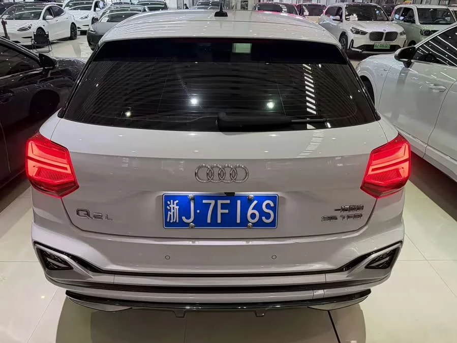 Audi Q2L