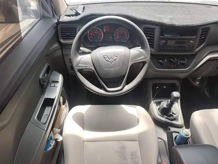 Wuling Hongguang V