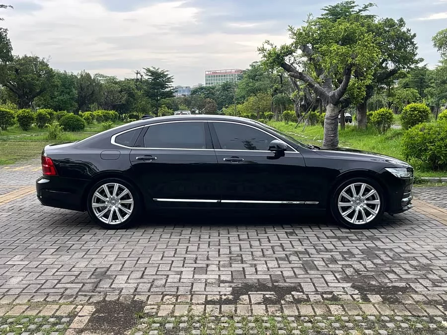 Volvo S90