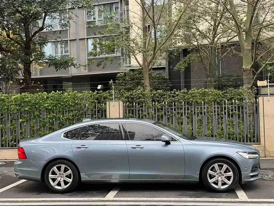 Volvo S90