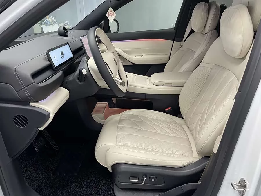 NIO ES6