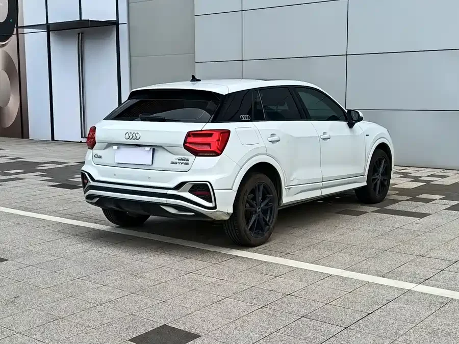 Audi Q2L