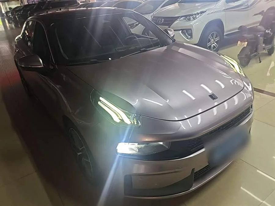 Lynk & Co 03