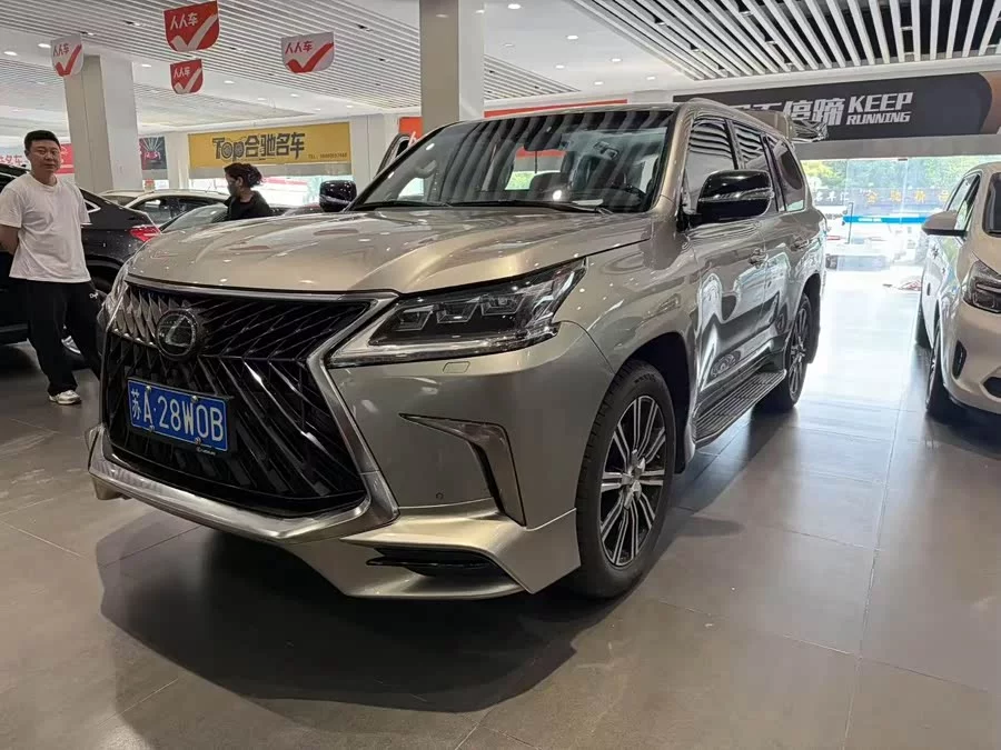 Lexus LX