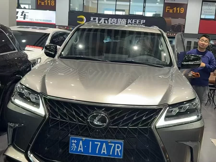 Lexus LX