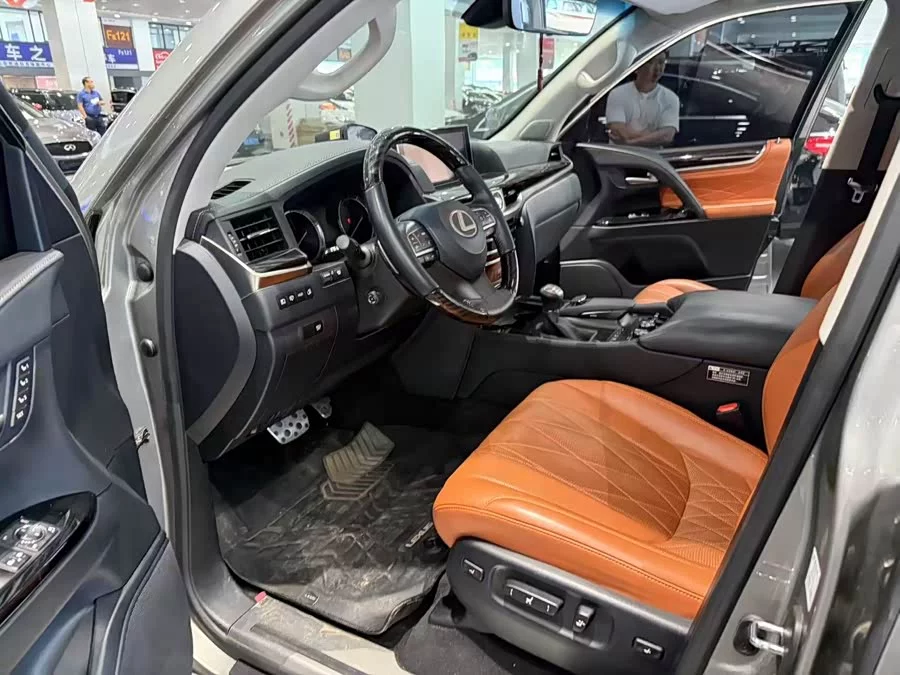 Lexus LX