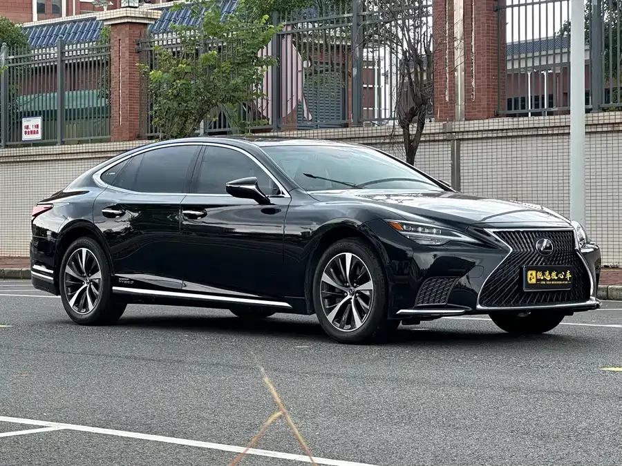 Lexus LS
