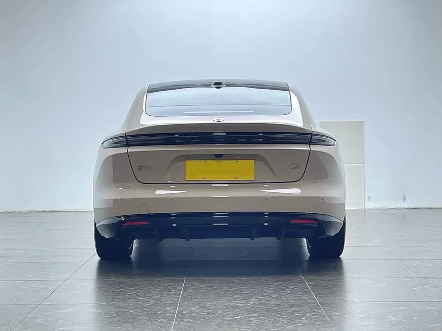 NIO ET5