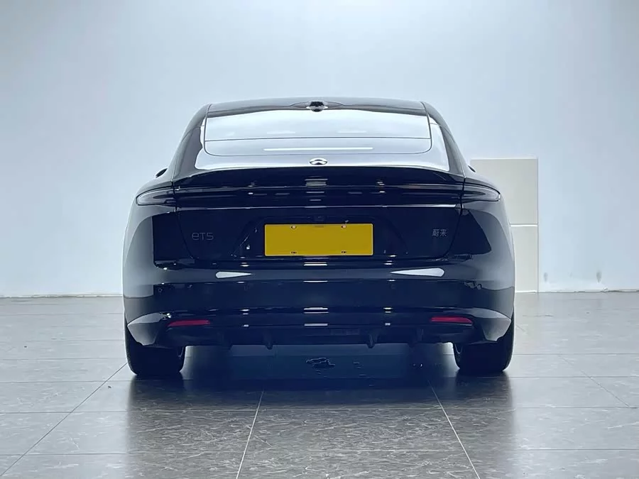NIO ET5