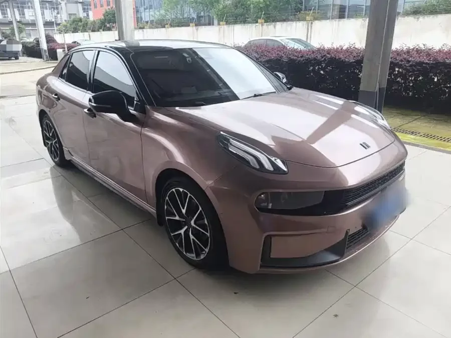 Lynk & Co 03