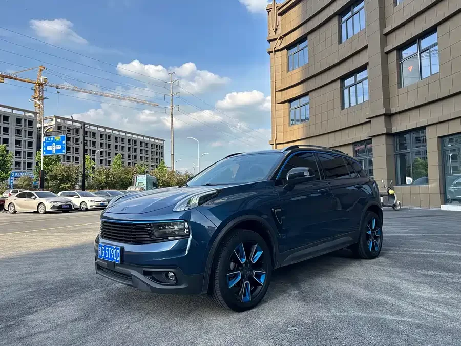 Lynk & Co 01