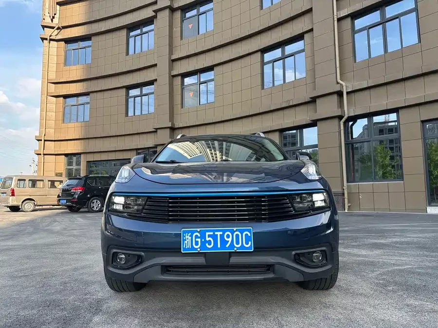 Lynk & Co 01
