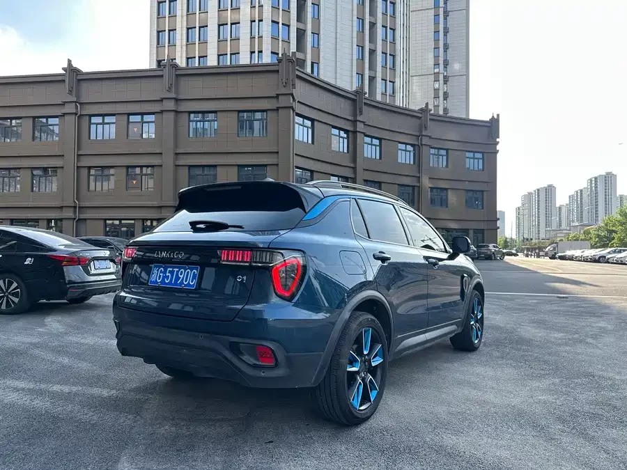Lynk & Co 01