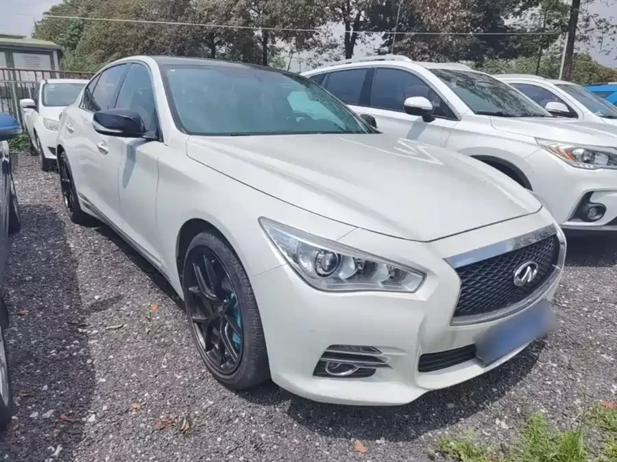 Infiniti Q50L
