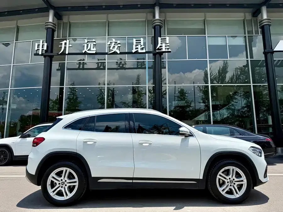 Mercedes Benz GLA