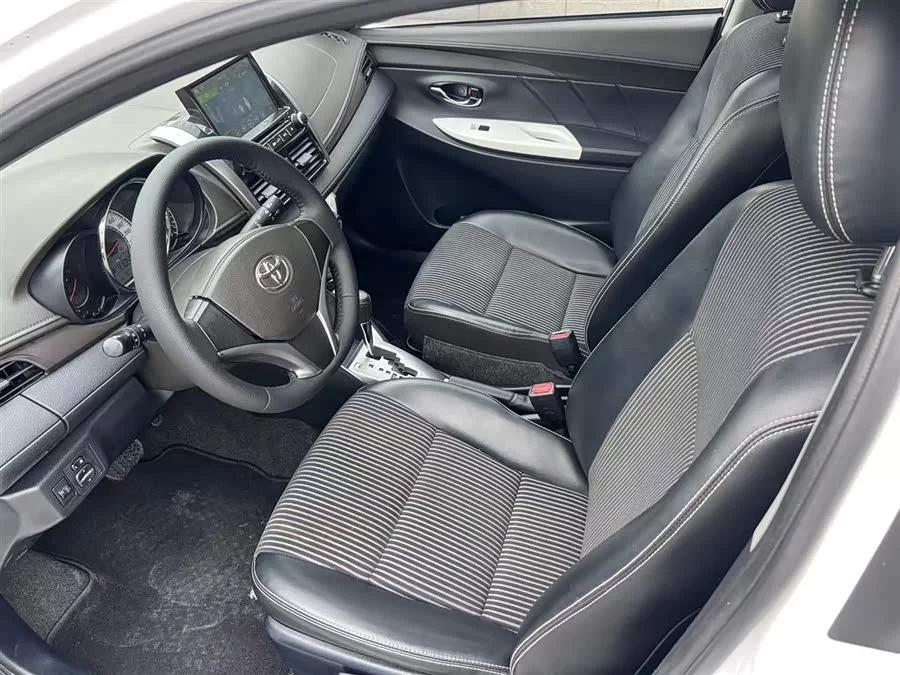 Toyota YARiS L