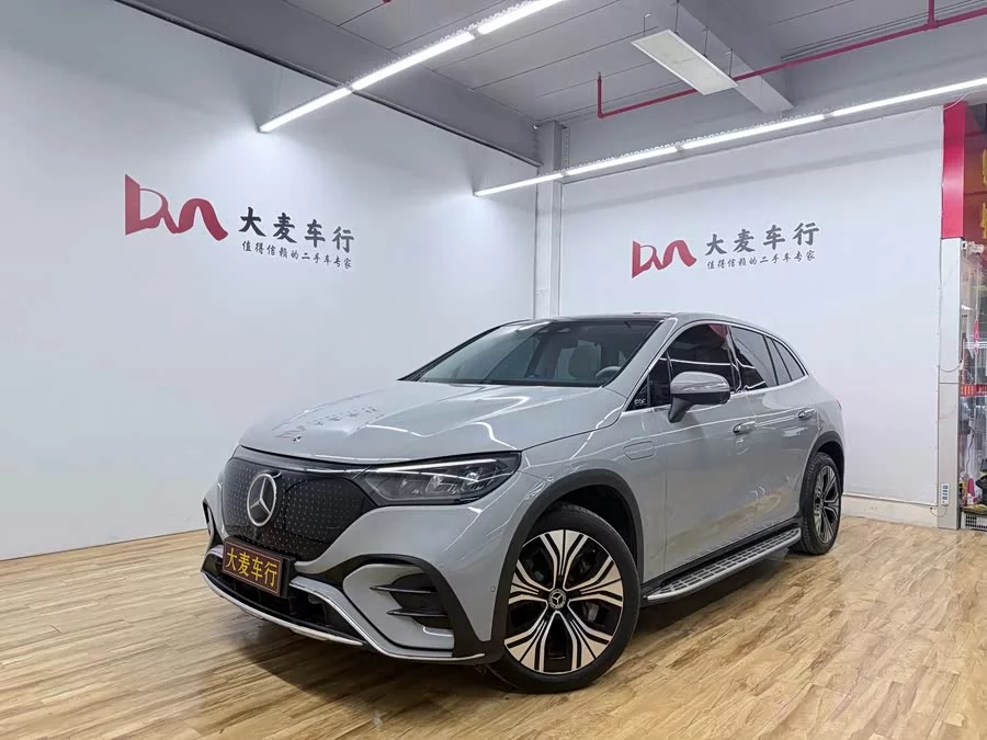 Mercedes Benz EQE SUV