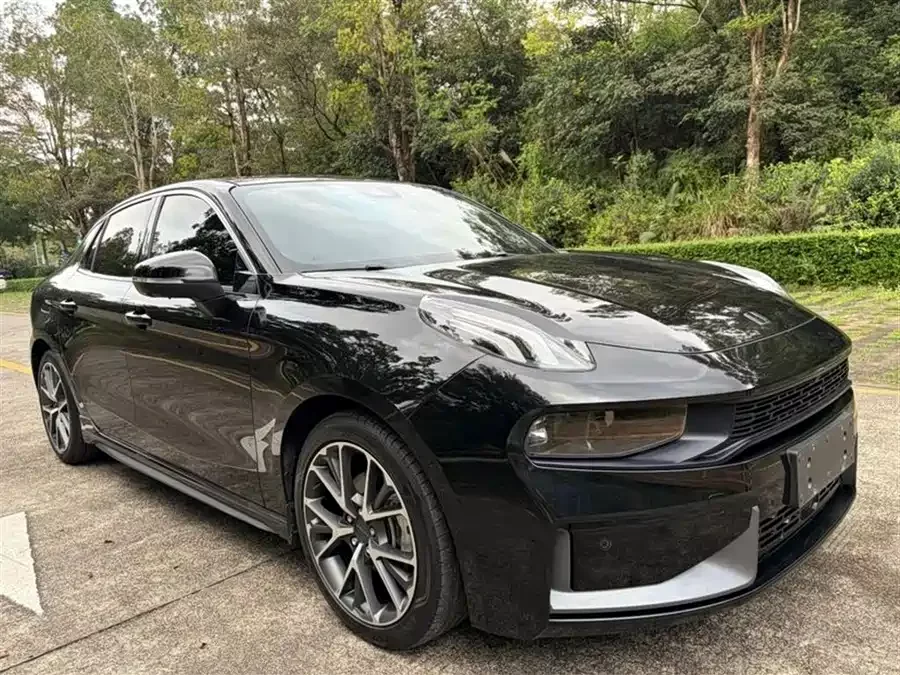 Lynk & Co 03