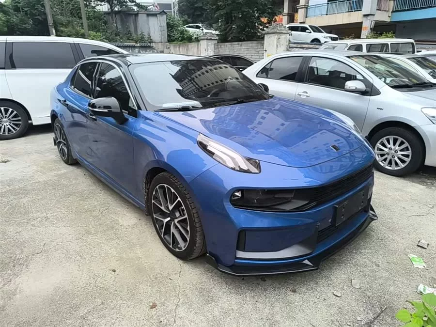 Lynk & Co 03