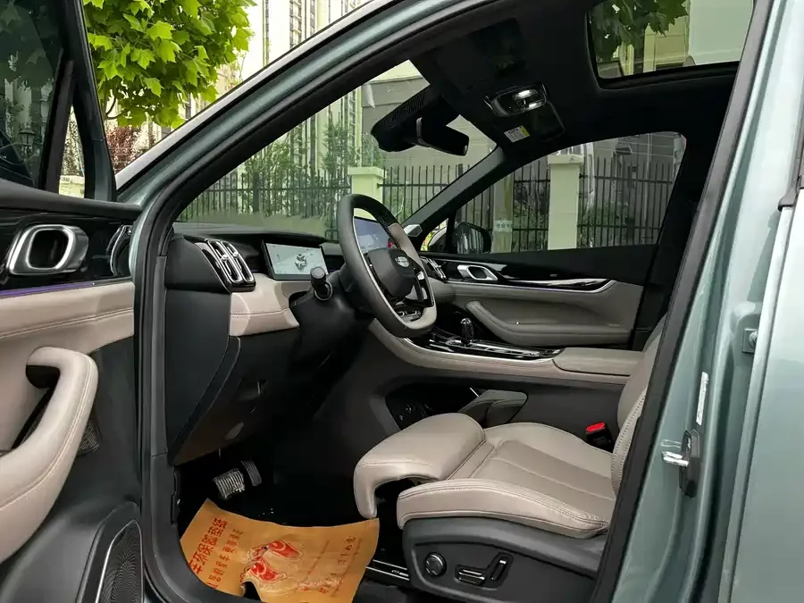Geely Boyue L