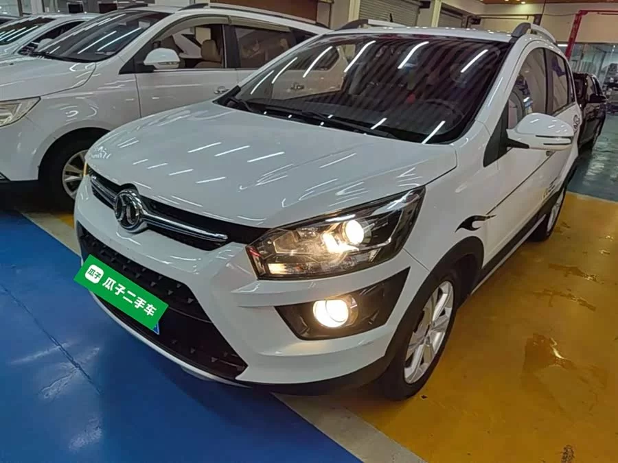 BAIC Saab X25