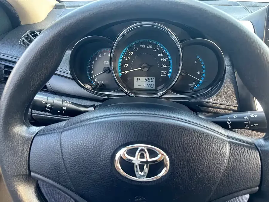 Toyota YARiS L