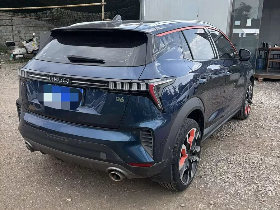 Lynk & Co 06