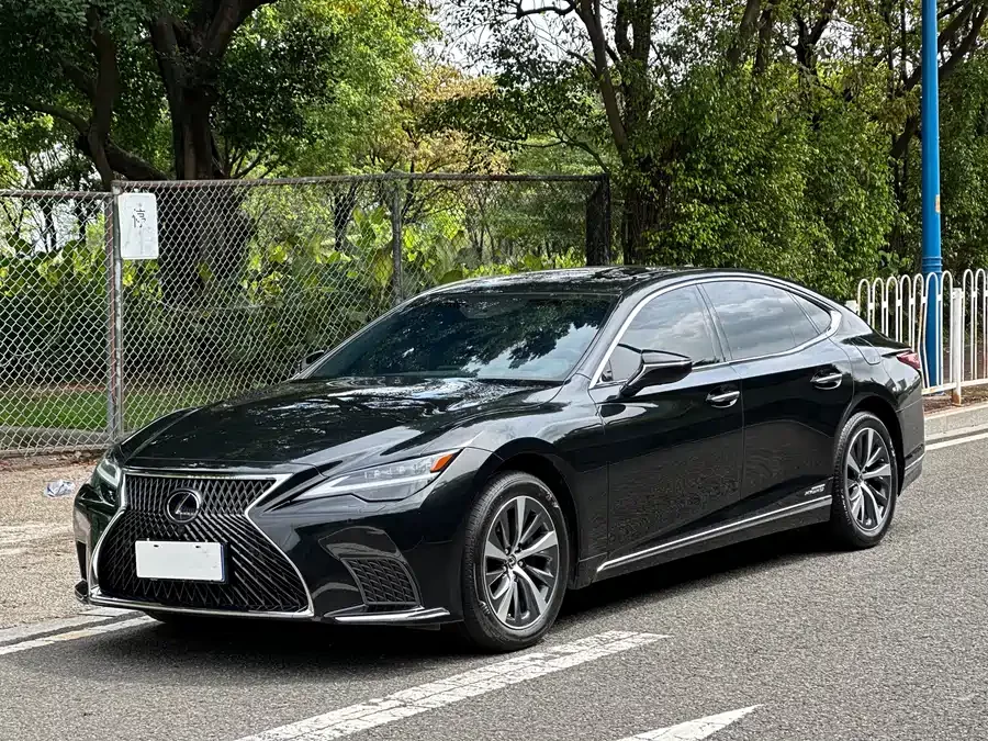 Lexus LS
