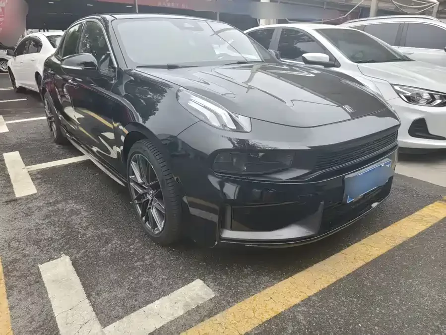 Lynk & Co 03