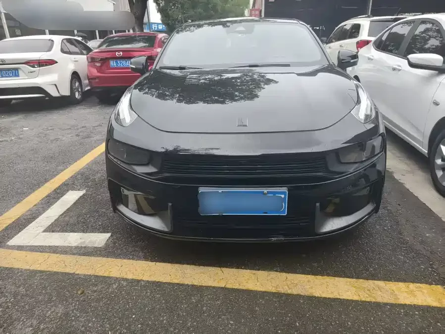 Lynk & Co 03