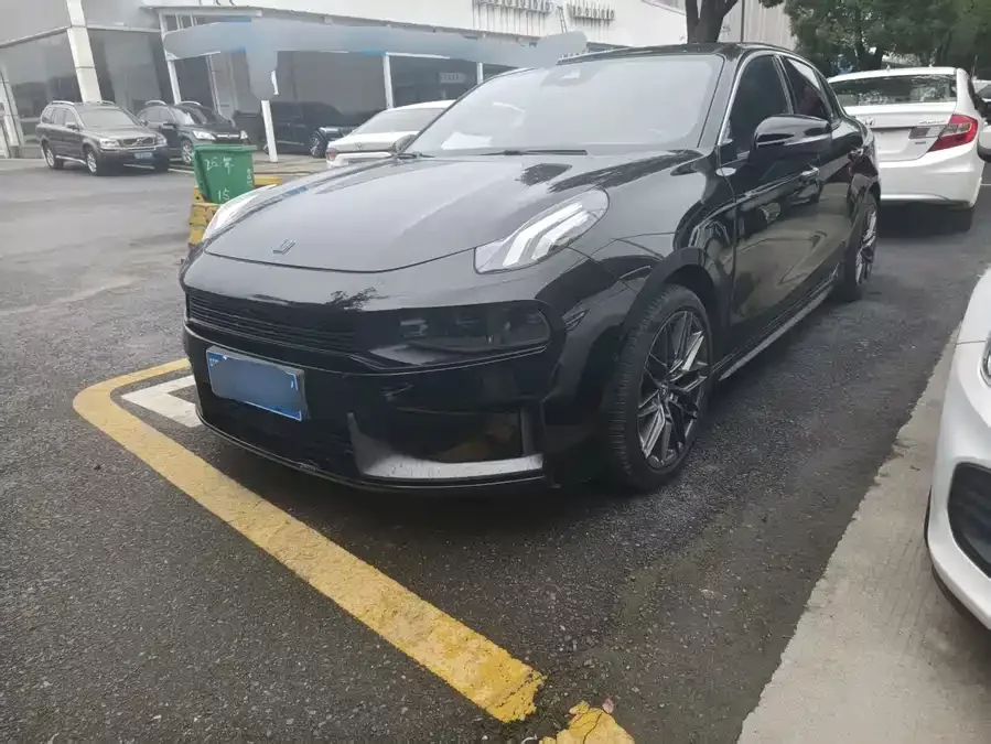 Lynk & Co 03