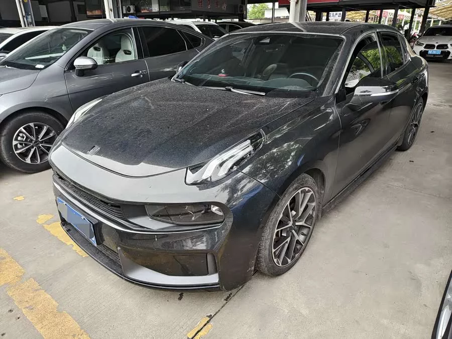 Lynk & Co 03