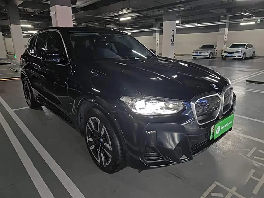 BMW iX3