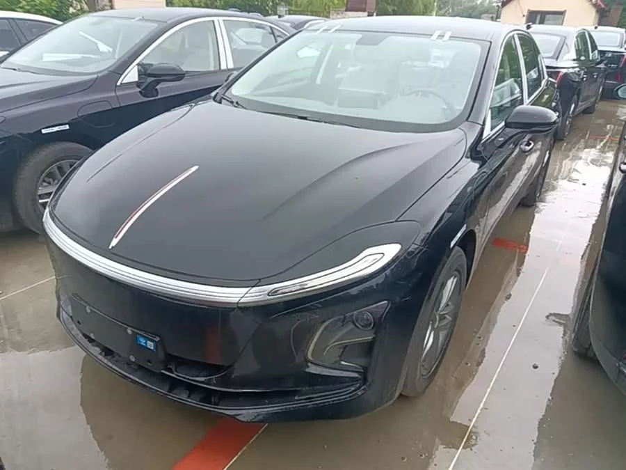 Hongqi E-QM5