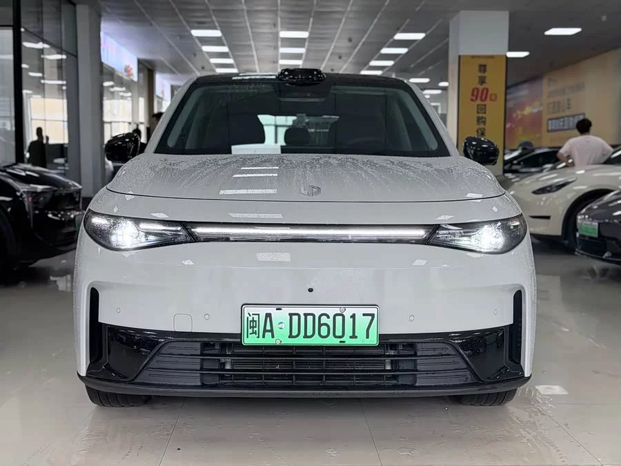 Leapmotor C10